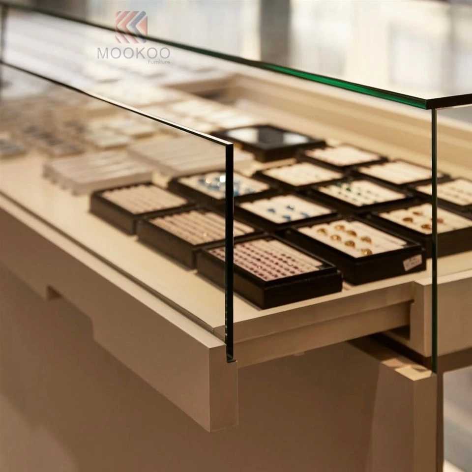 Sophisticated Curved Glass Jewelry Showcase For Luxury Stores factory