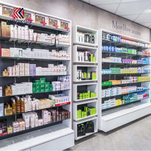 Вітрина магазину Farmacia